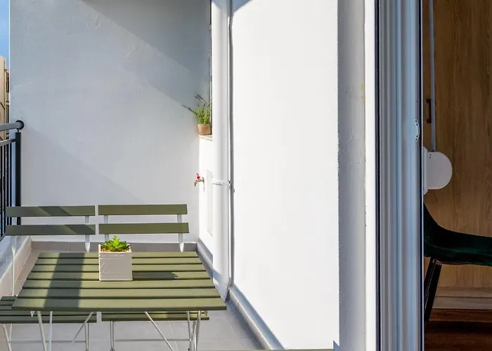 Townhall Apartment'S Rhodes City