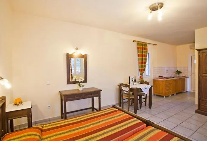 Pefkos Filoxenia Aparthotel Πεύκος