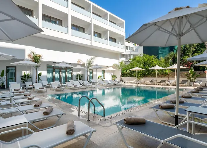 Rhodes City hotels near Rhodes Harbour