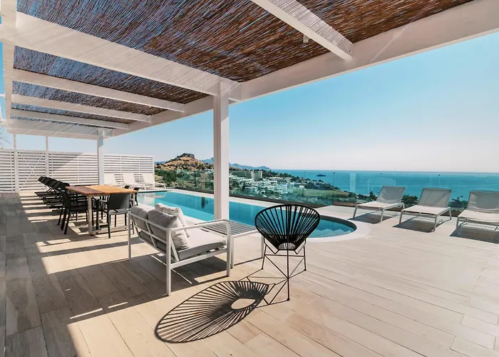 Ville con la piscina privata a Líndos