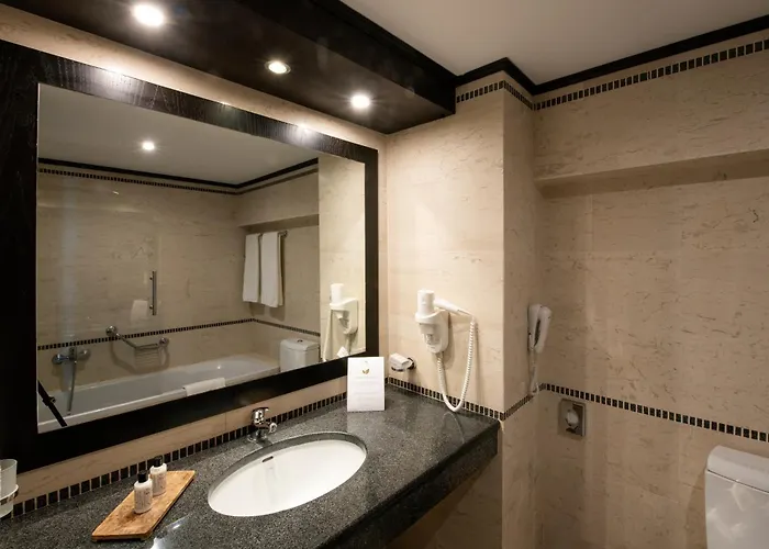 Faliraki Hotels With Jacuzzi in Room near Greek dancing