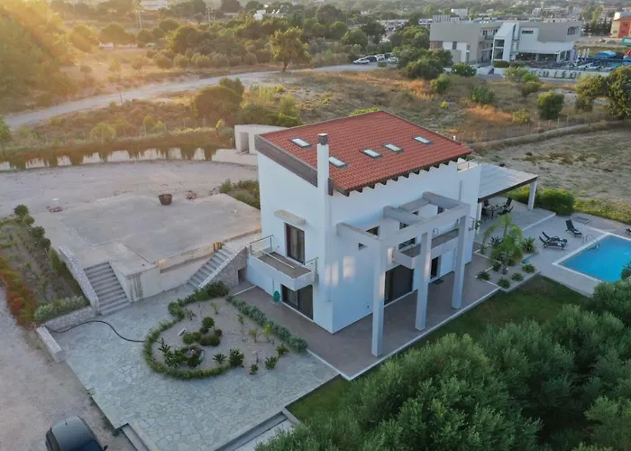 La Luna Villa Tsairi con Piscina